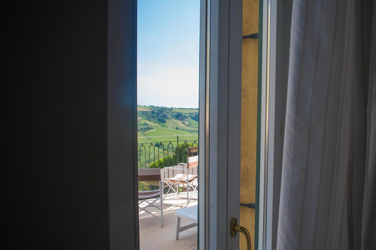 B&B Palazzo Mestichelli Boutique Palace Monteprandone Exterior foto